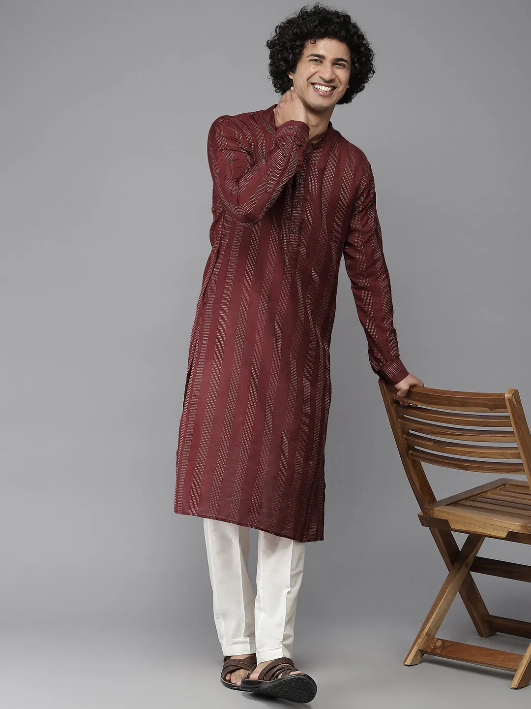 Men Maroon & Gold-Toned Woven Design Kurta