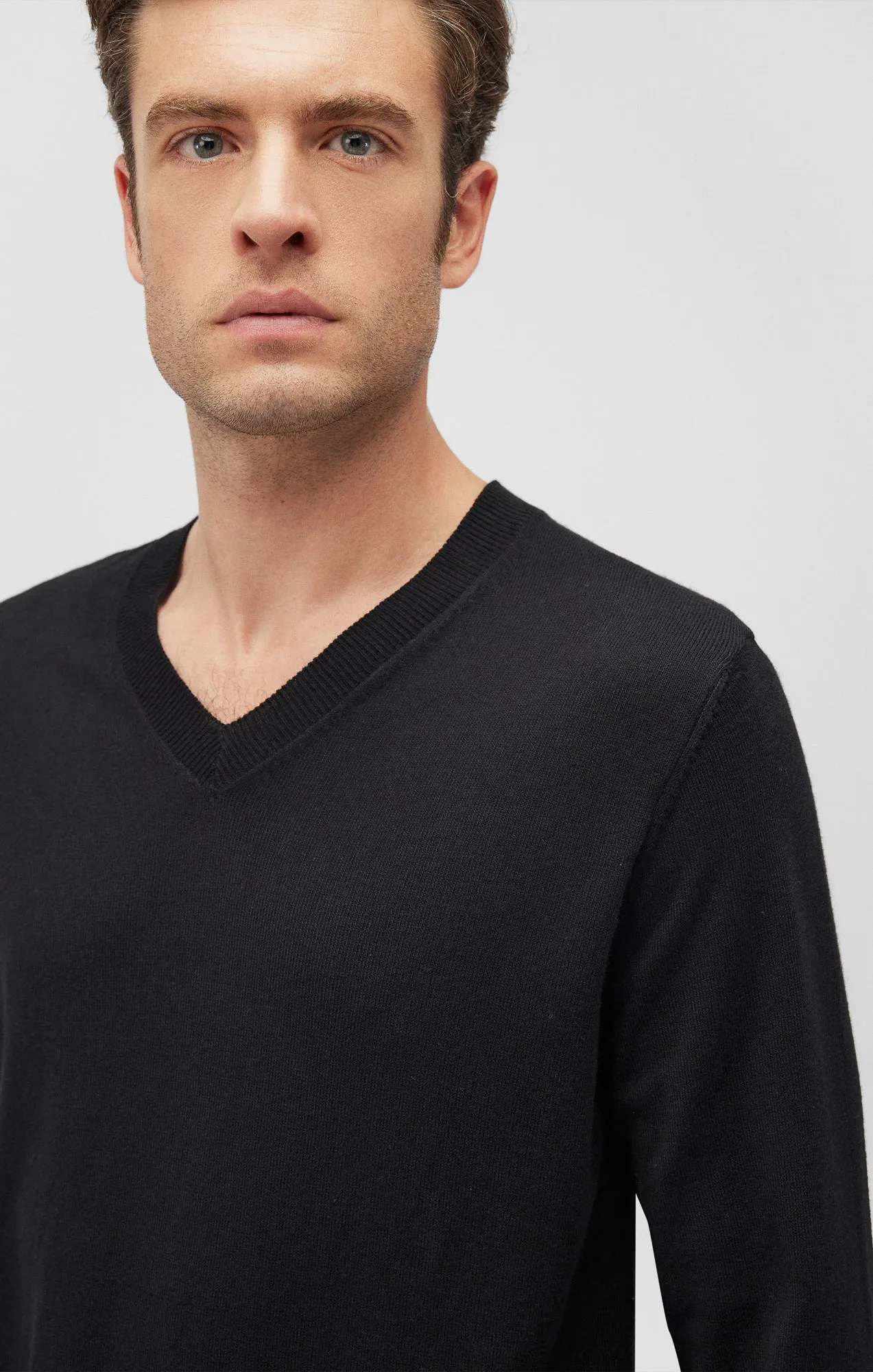 V-NECK SWEATER IN BLACK